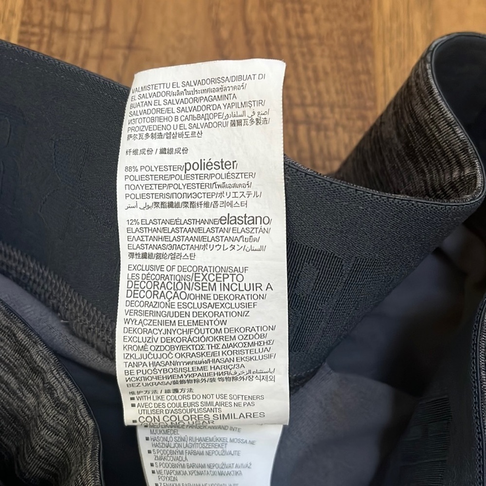 Under Armour Woman’s Grey Compression Leggings Size L - Picture 6 of 7